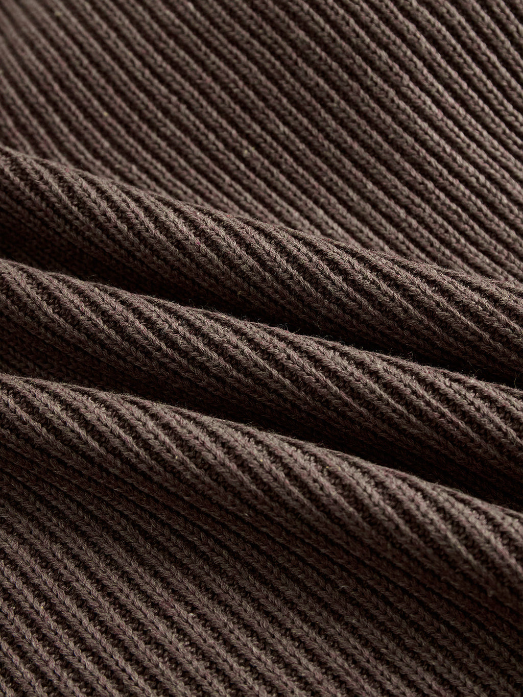 Maureen | Strikkekjole med volanger — Myk, varm og romantisk